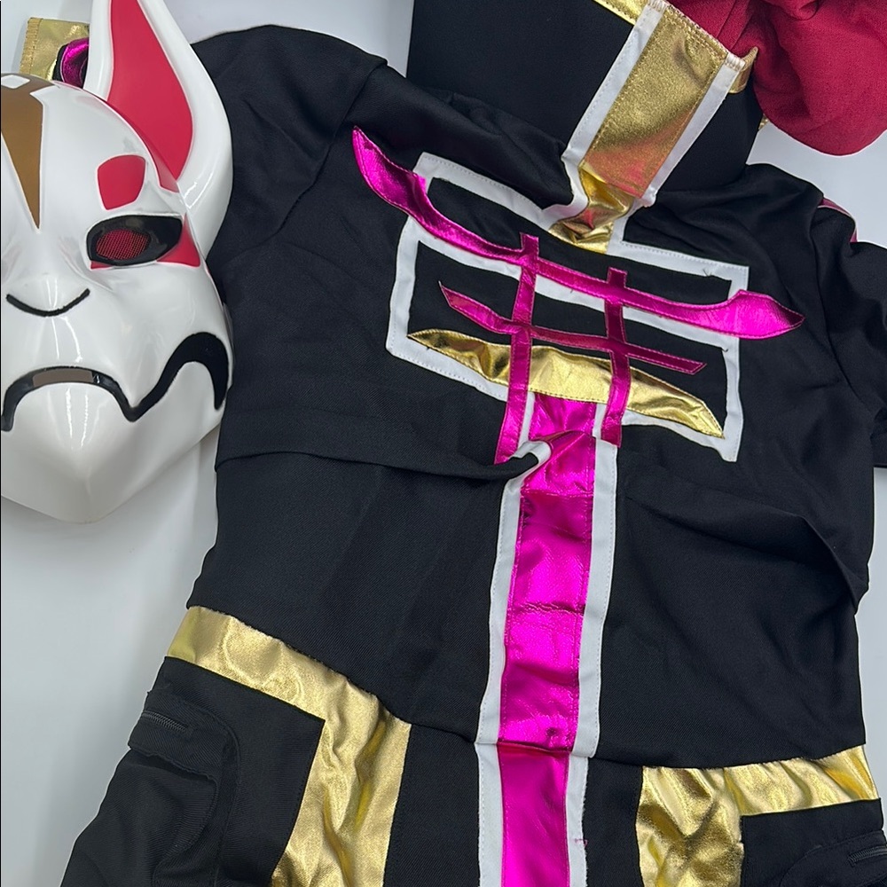 Spirit Halloween Fortnite Youth (8-10) Black and Gold Costume with Mask